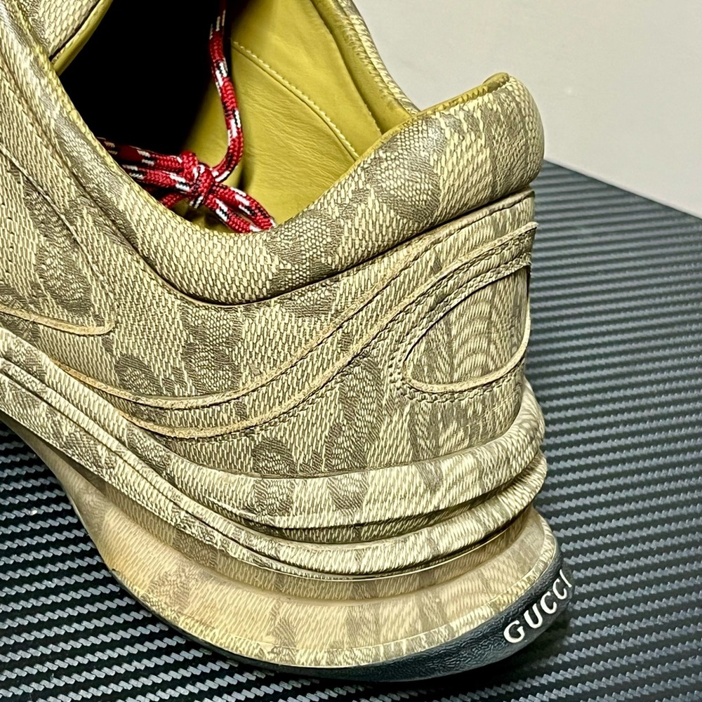 Gucci Run Sz 12.5  Beige Monogram Sneakers with Red Accents - Picture 4 of 11